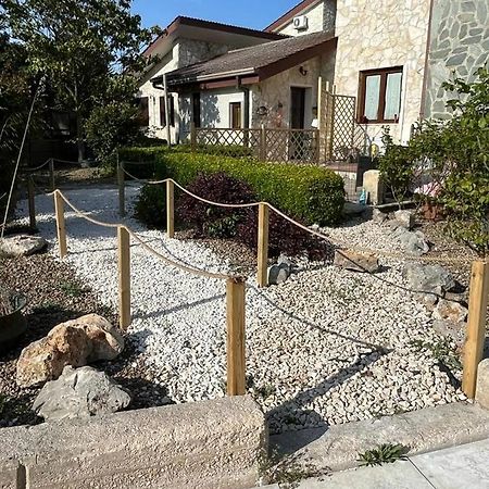 Case Vacanza E Camere In Villa Isabella Con Parcheggio Custodito E Wifi Gioia Del Colle Exterior foto