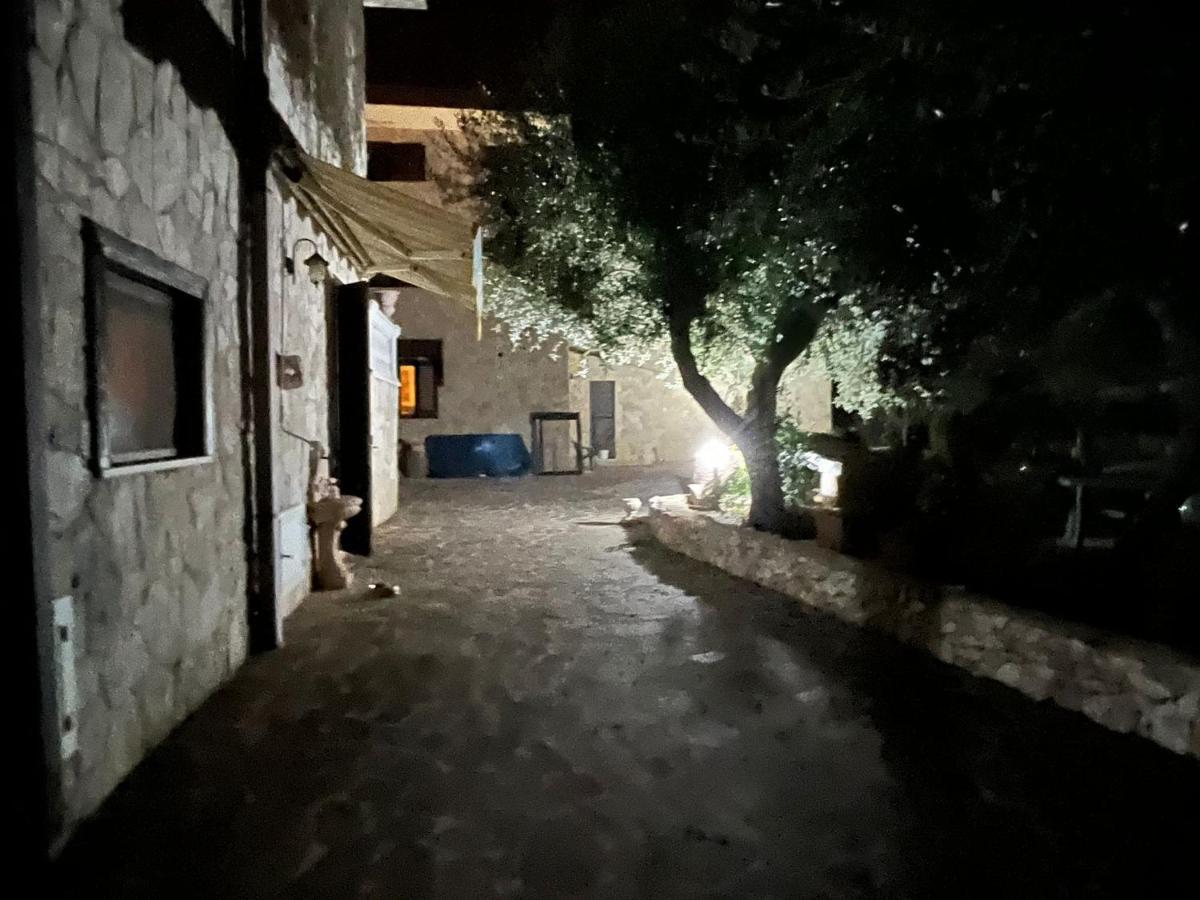 Case Vacanza E Camere In Villa Isabella Con Parcheggio Custodito E Wifi Gioia Del Colle Exterior foto