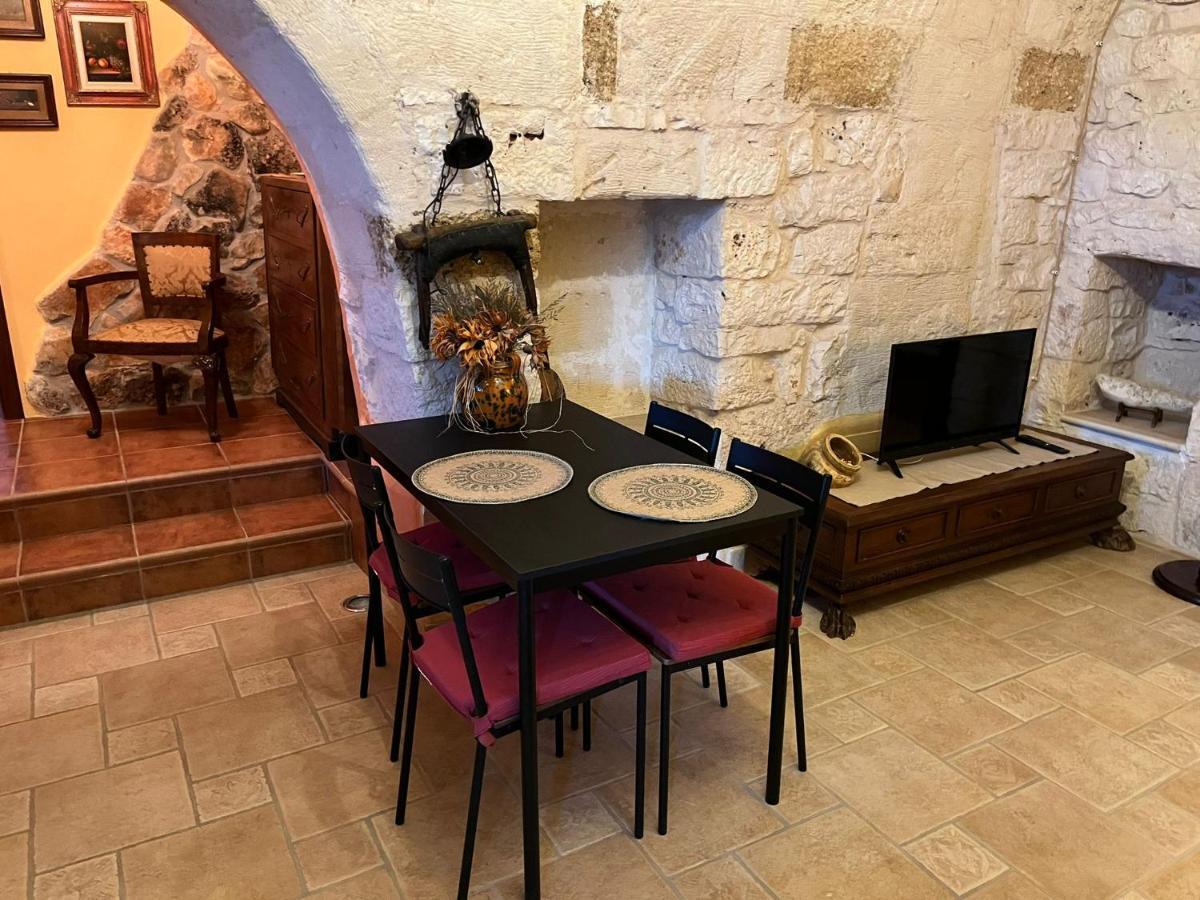 Case Vacanza E Camere In Villa Isabella Con Parcheggio Custodito E Wifi Gioia Del Colle Exterior foto