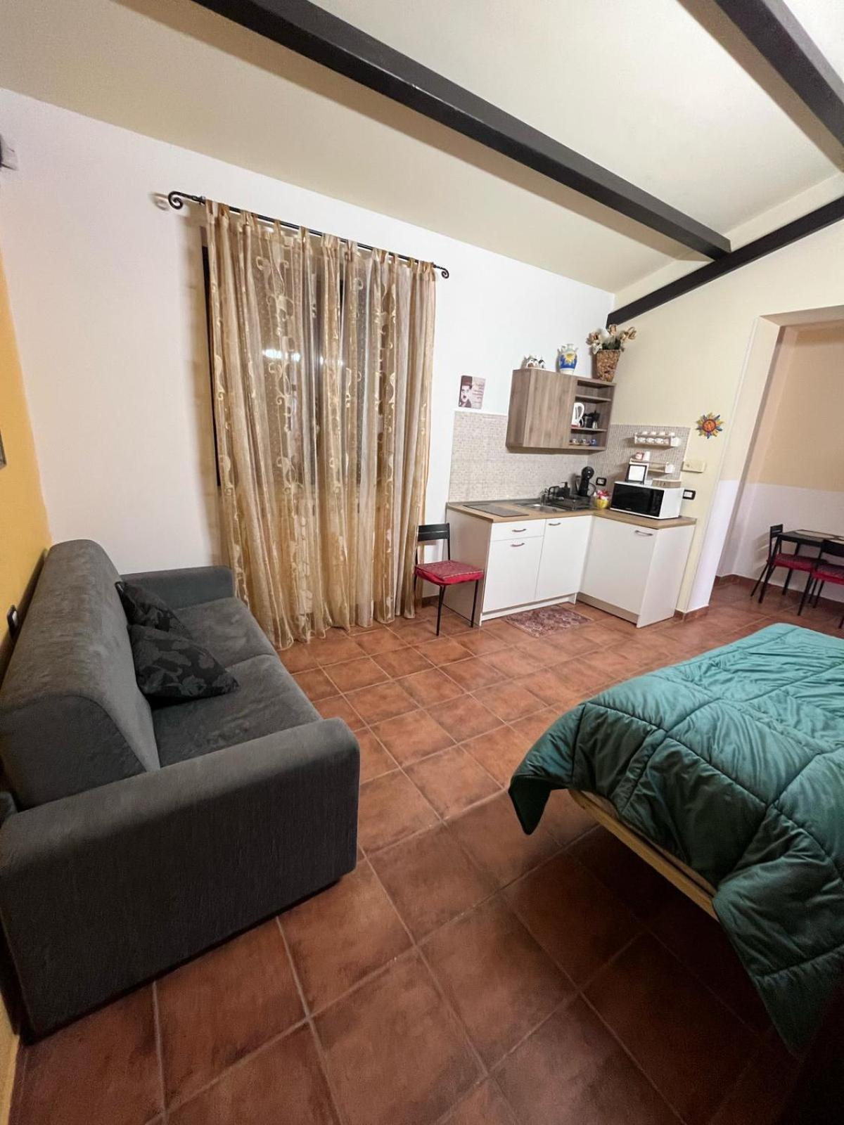 Case Vacanza E Camere In Villa Isabella Con Parcheggio Custodito E Wifi Gioia Del Colle Exterior foto